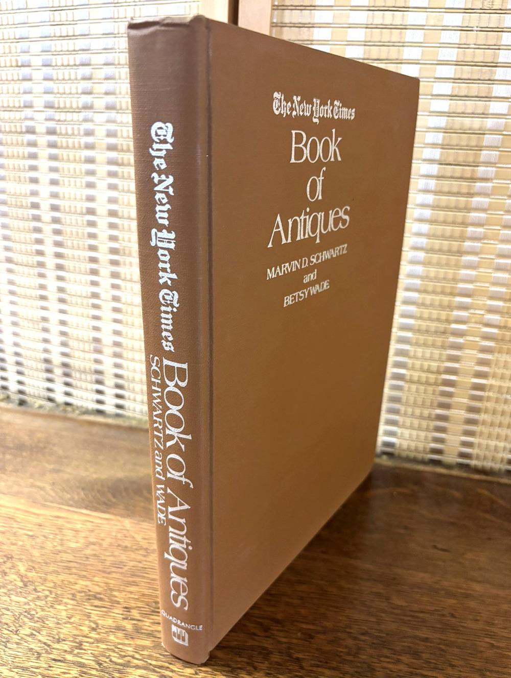 The New York Times Book of Antiques Hardcover 1972 Quadrangle Books